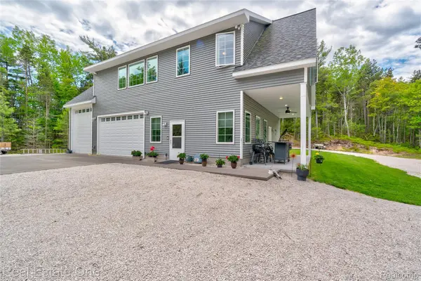 251 S Lake Michigan Rd S, Gulliver, MI 49840