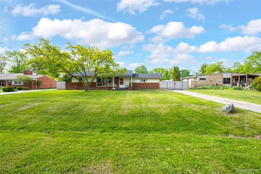 31821 Wayburn Street, Farmington, MI 48334 - #2