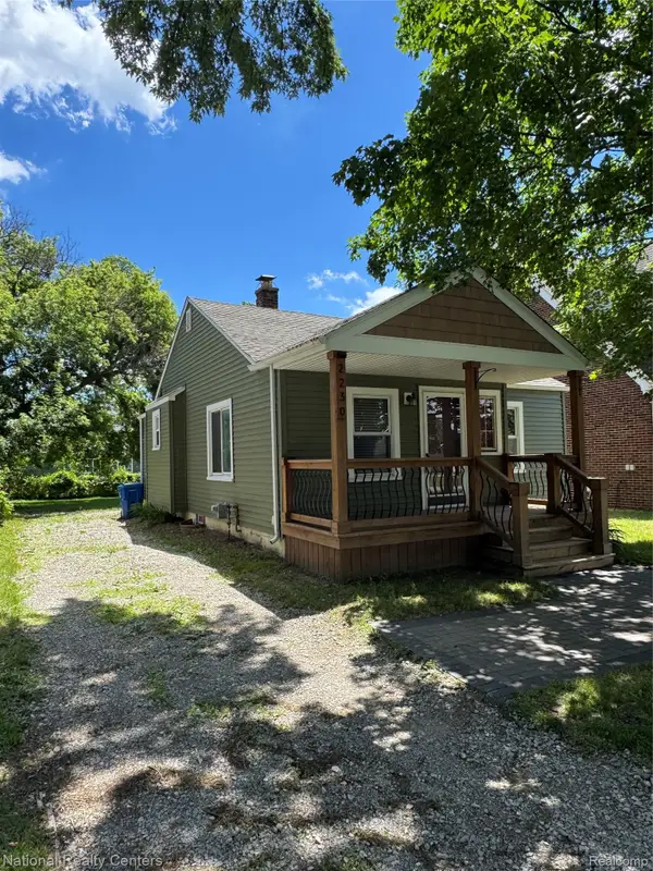 2230 Montroyal Avenue, Waterford, MI 48328