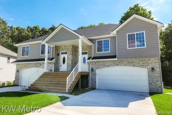 235 Whispering Pines Drive #14, Fenton, MI 48430