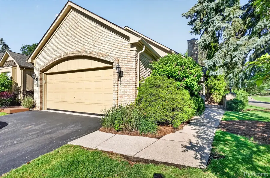 6190 Celeste Road, West Bloomfield, MI 48322 - #3