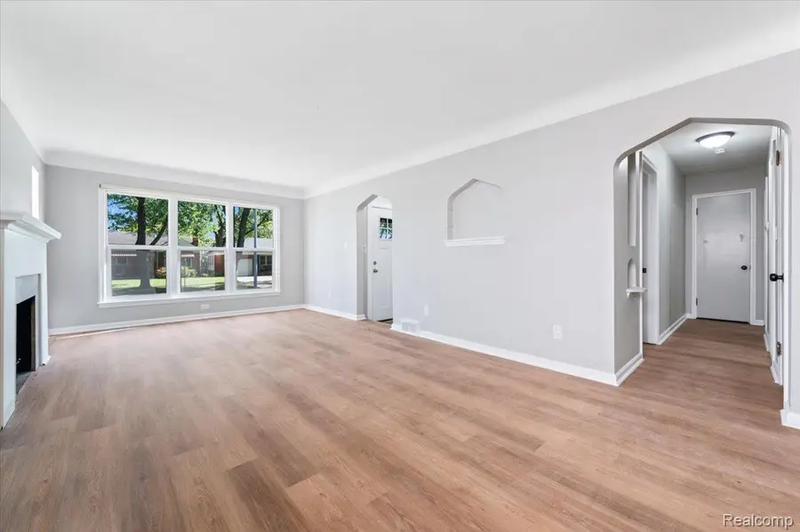 20910 Van Antwerp, Harper Woods, MI 48225 - #3