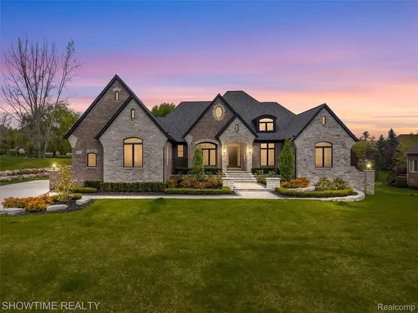4805 Woodland Hills Drive, Rochester, MI 48306