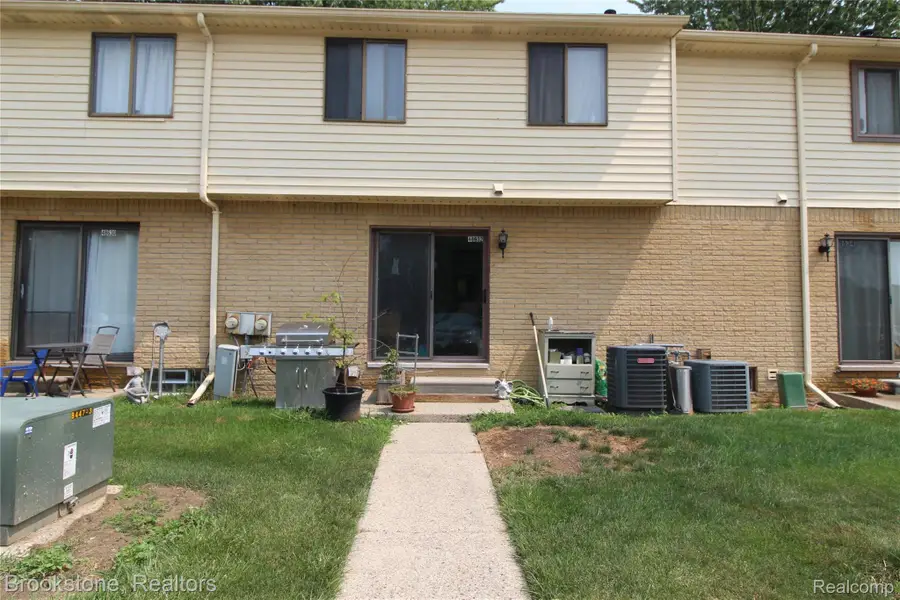 48632 Sugarbush Road #6, Chesterfield, MI 48047 - #2