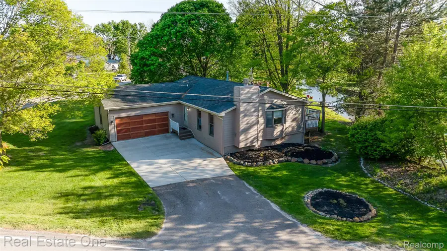 8402 Scotia, Pinckney, MI 48169 - #2