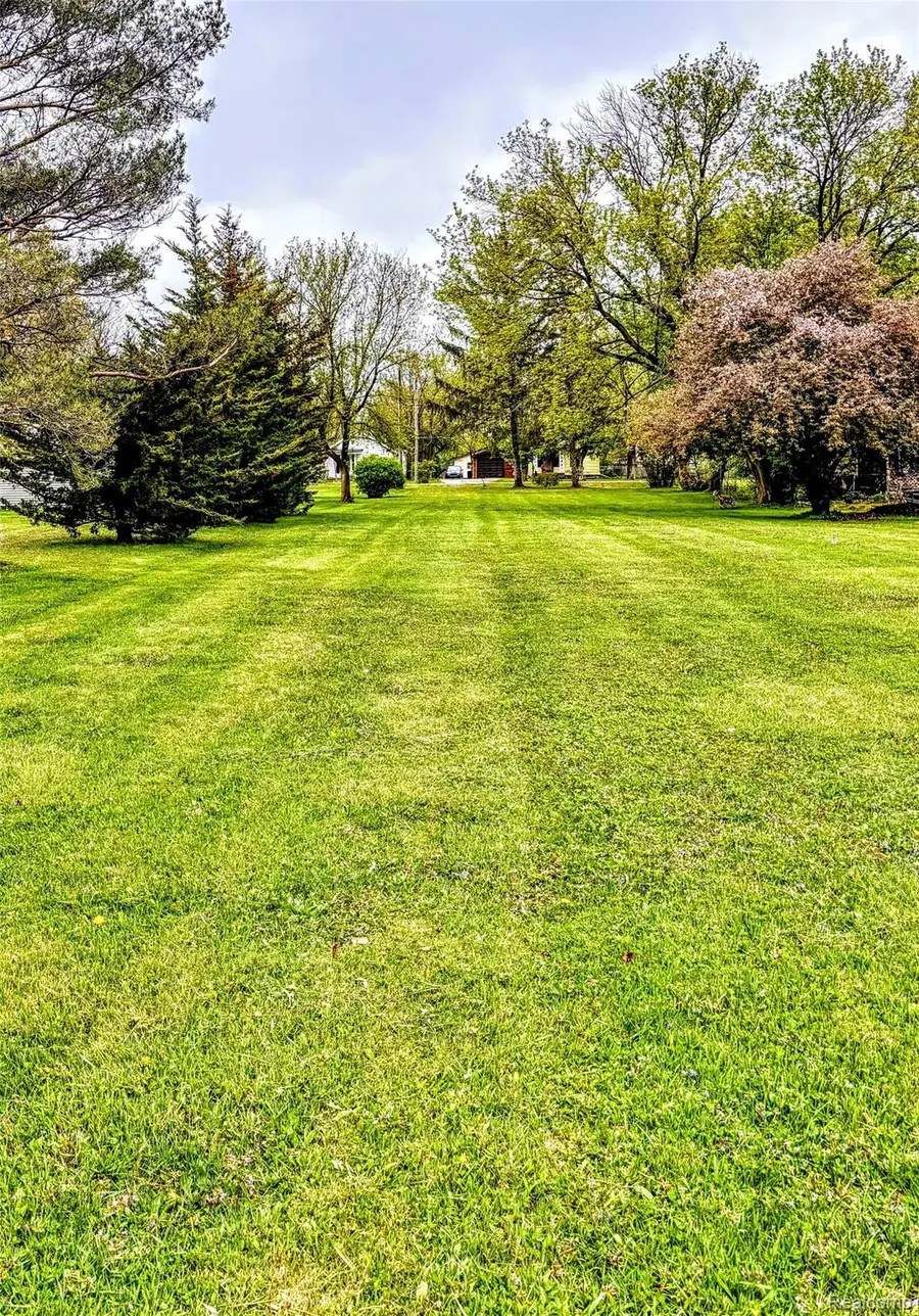 2209 Russell Street, Grand Blanc, MI 48439 - #2