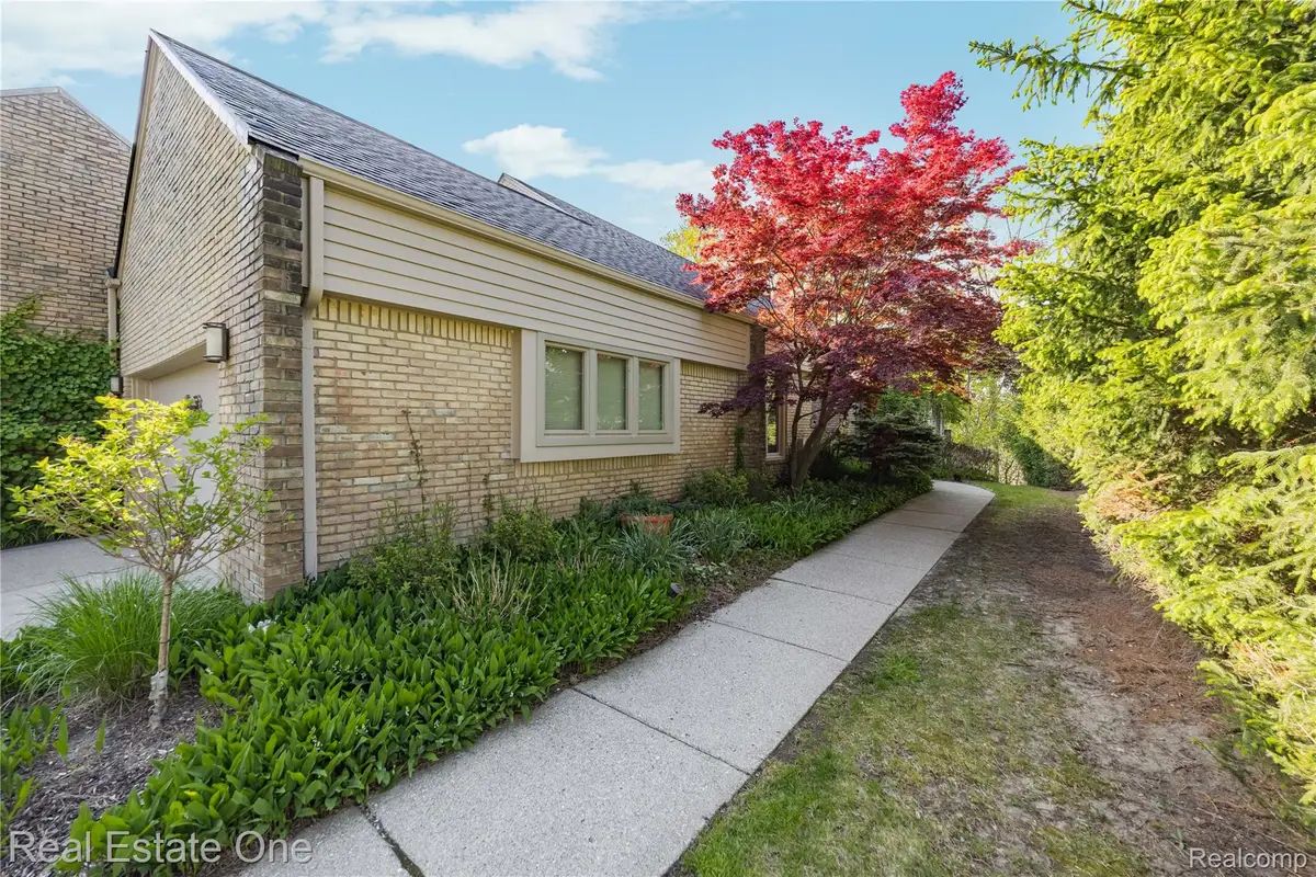 5000 Mirror Lake Court #19, West Bloomfield, MI 48323 - #1