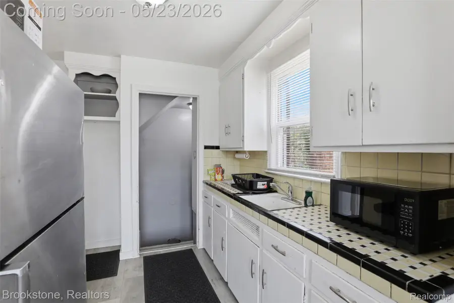 19759 Strathmoor Street, Detroit, MI 48235 - #2