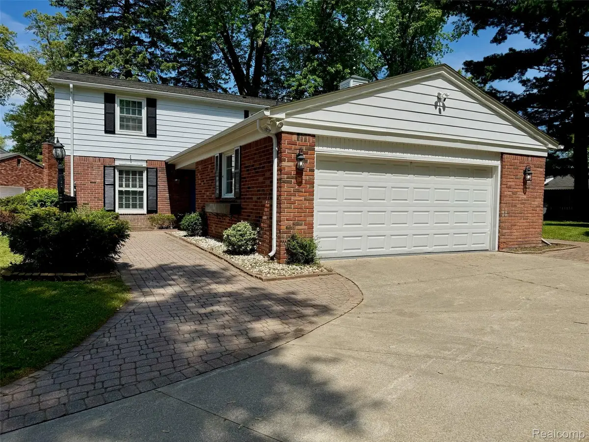 38552 Macintosh Court, Clinton, MI 48036 - #1