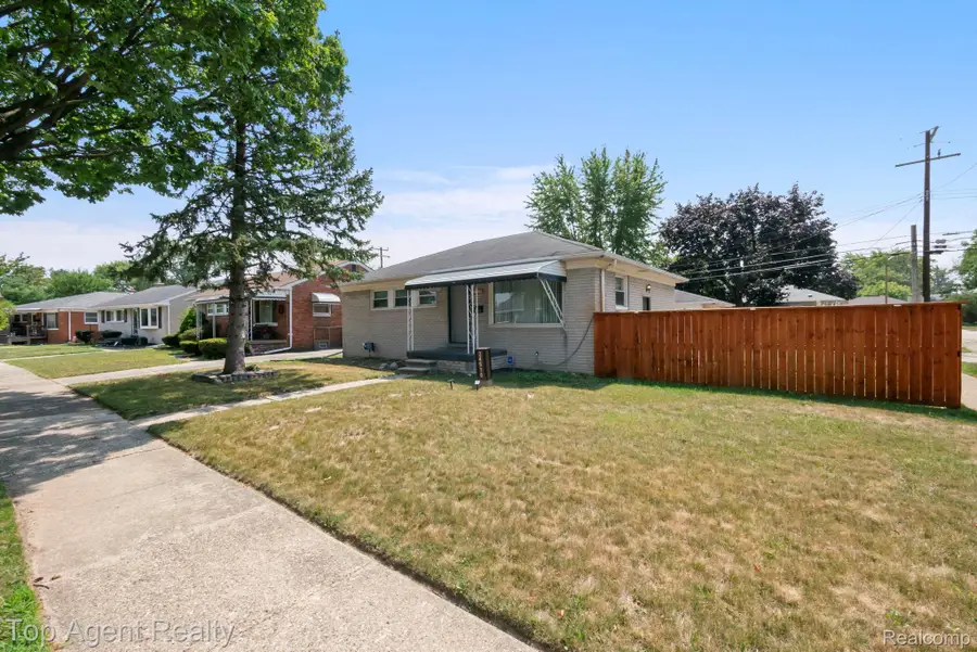 24610 Adlai Avenue, Eastpointe, MI 48021 - #2