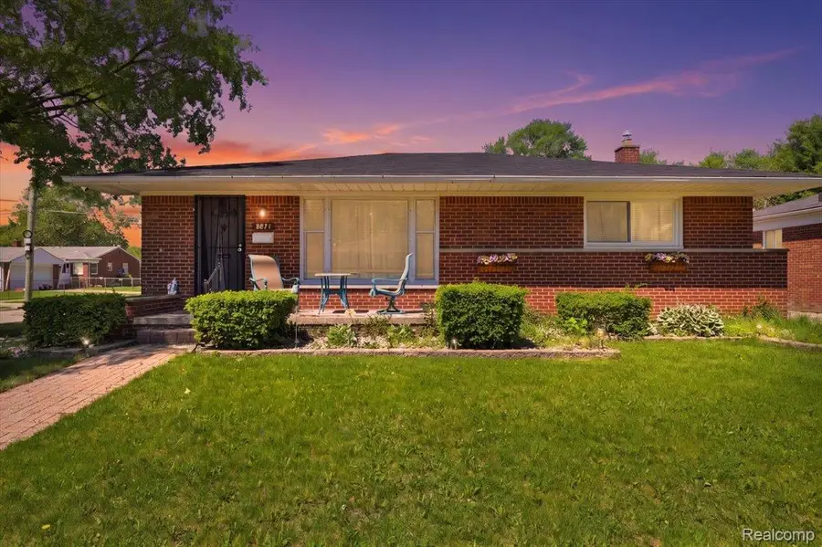 8271 Arnold Street, Dearborn Heights, MI 48127 - #2