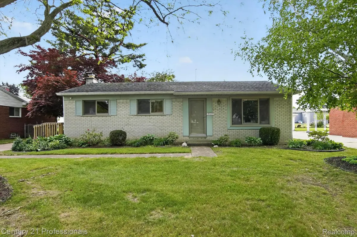 14425 Stonehouse Avenue, Livonia, MI 48154 - #1