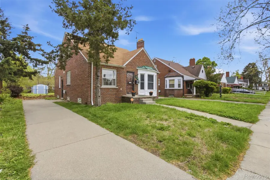 18260 Strathmoor Street, Detroit, MI 48235 - #2
