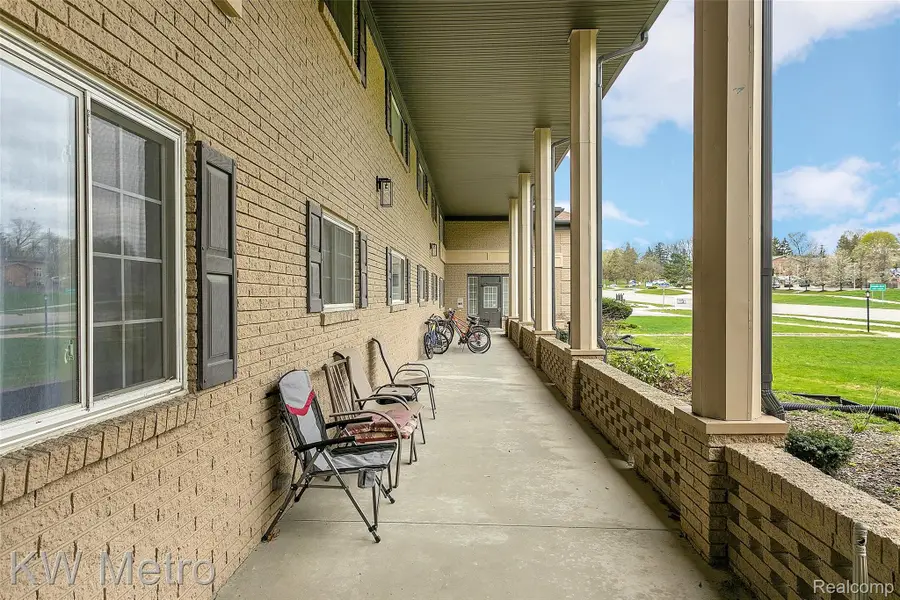2309 Walton Boulevard #32, Rochester Hills, MI 48309 - #2