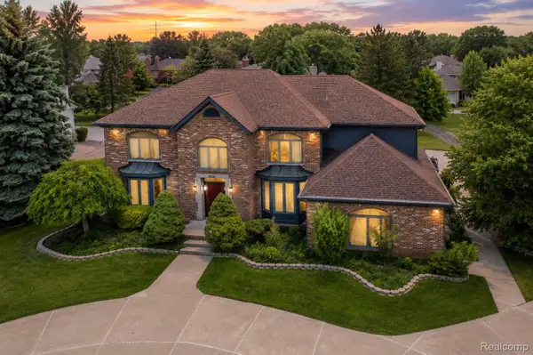 29342 Strathmore Drive, Farmington, MI 48331