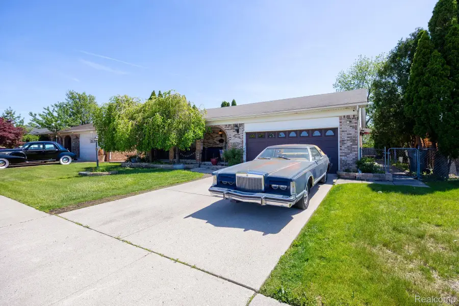 5858 Reuter Street, Dearborn, MI 48126 - #2