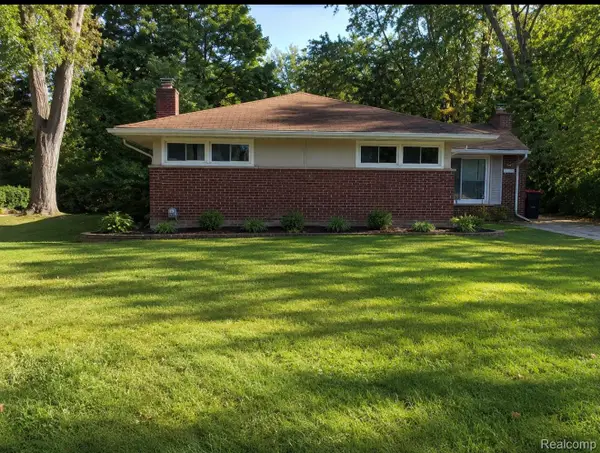 29358 Westbrook Parkway, Southfield, MI 48076