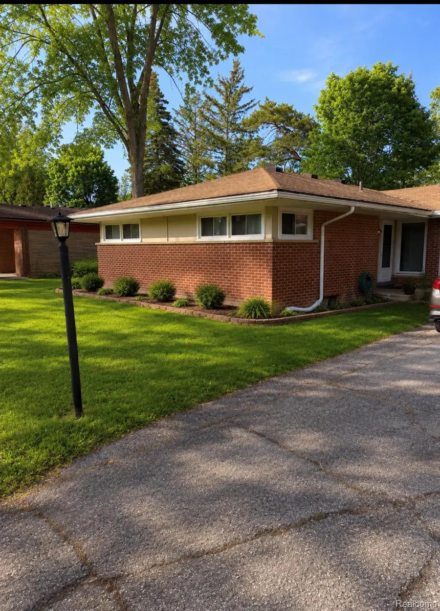 29358 Westbrook Parkway, Southfield, MI 48076 - #2