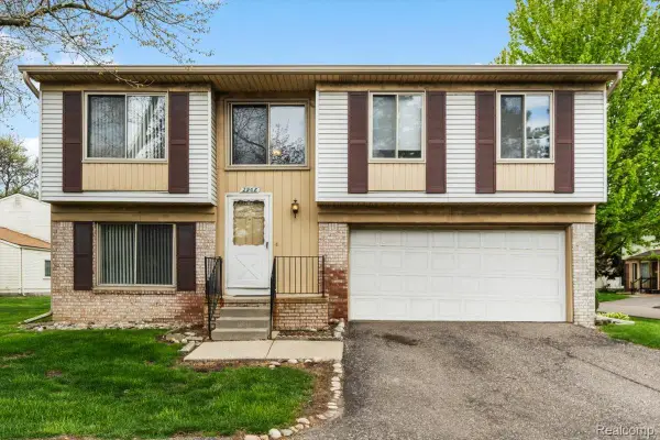 2968 Roundtree Drive, Troy, MI 48083