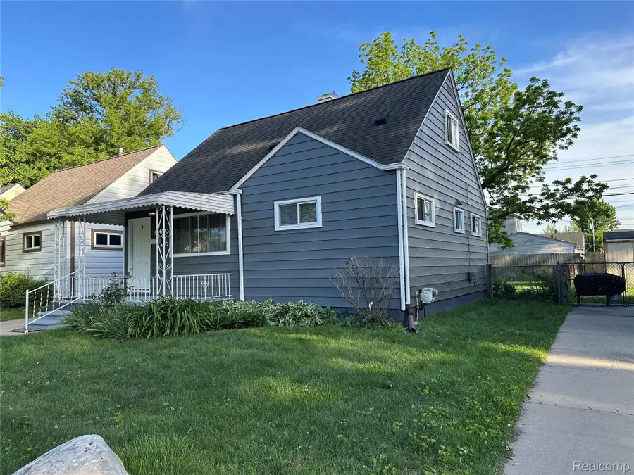 898 E Barrett Avenue, Madison Heights, MI 48071 - #3