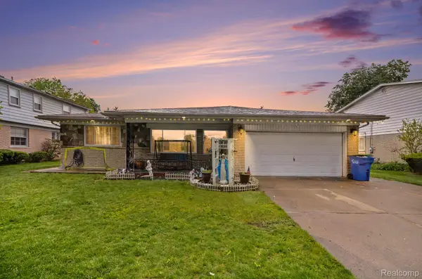 32343 Cambridge Drive, Warren, MI 48093