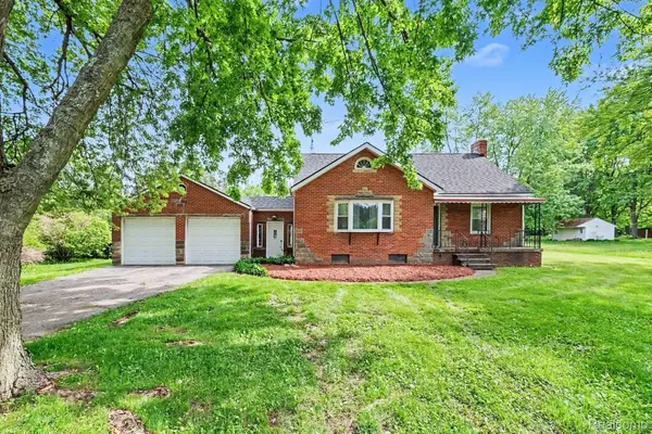 1093 W Maple Avenue, Burton, MI 48507