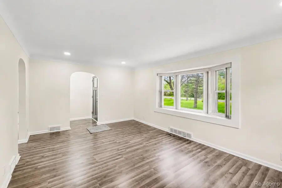 1093 W Maple Avenue, Mundy, MI 48507 - #3