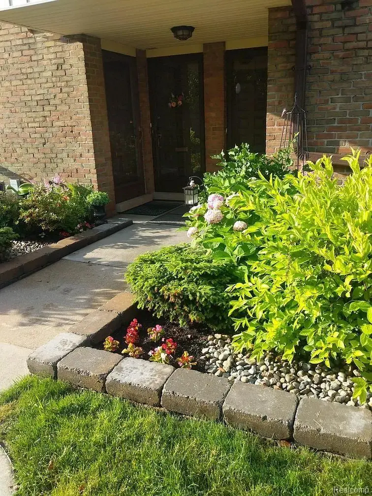 18344 University Park Drive, Livonia, MI 48152 - #1