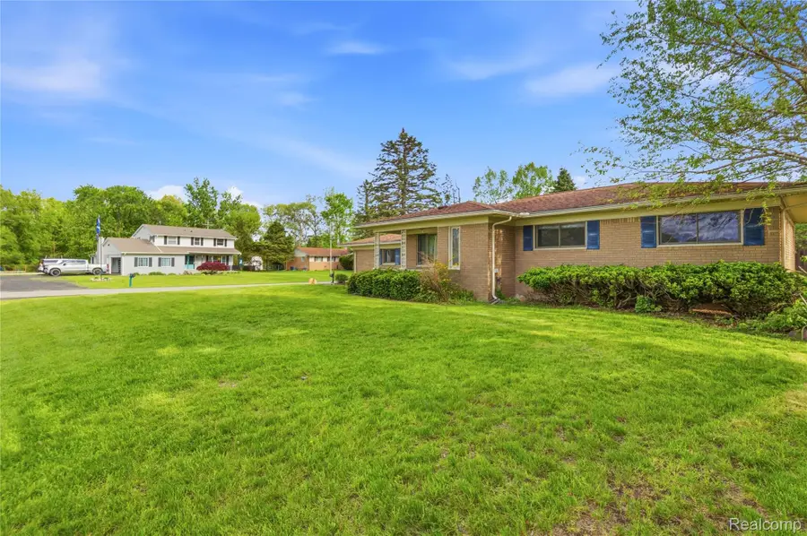 3129 Beacham Drive, Waterford, MI 48329 - #3