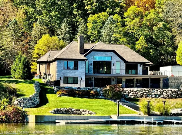 7050 Lake Shannon Court, Fenton, MI 48430