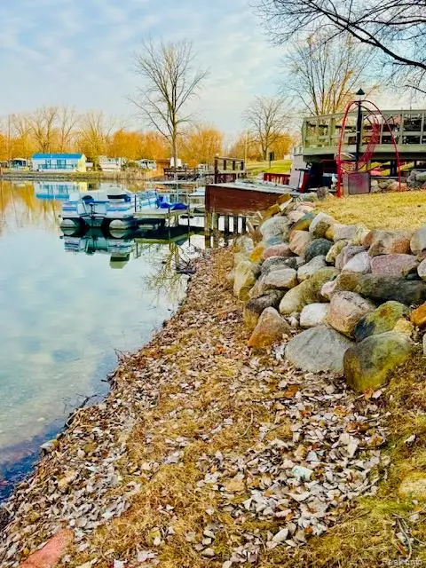 10001 E Goodall Road #404, Durand, MI 48429