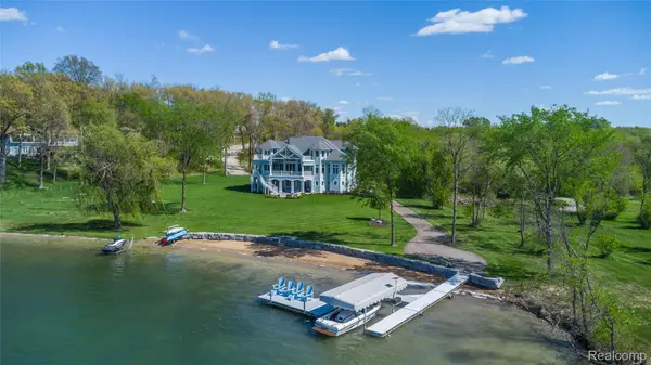 10195 Bennett Lake Road, Fenton, MI 48430