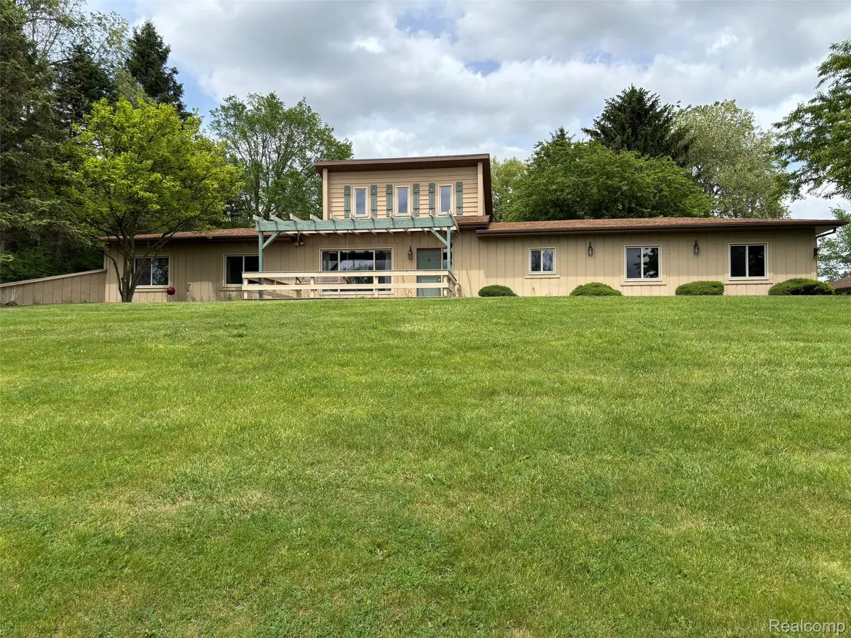 885 Lake Forest Drive, Lapeer, MI 48446 - #1