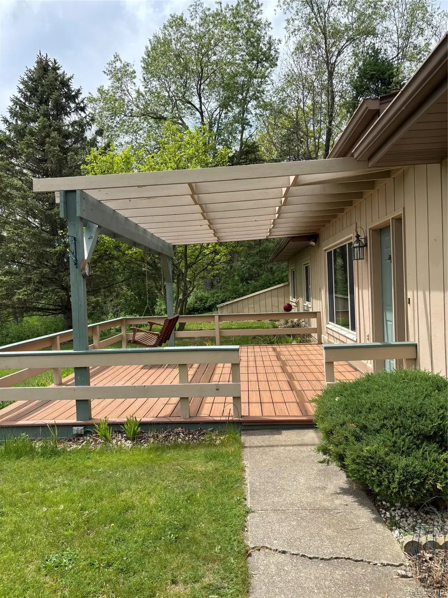 885 Lake Forest Drive, Lapeer, MI 48446 - #3