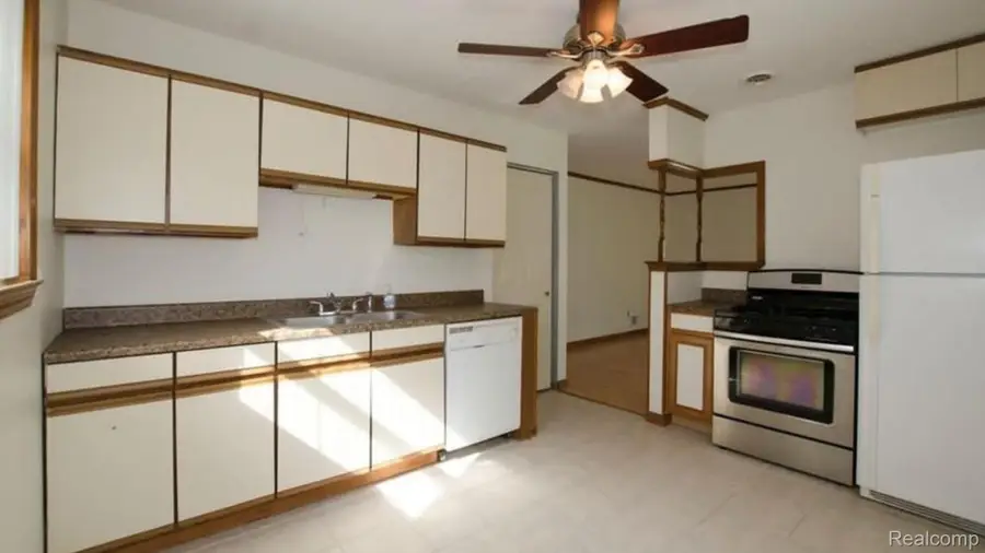 27791 Groveland Street, Madison Heights, MI 48071 - #2