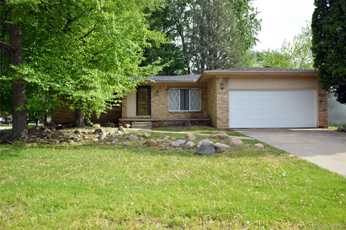 5200 Wishing Well Drive, Grand Blanc, MI 48439 - #1