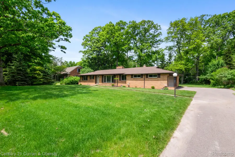 36634 W Lyman Road, Farmington, MI 48331 - #2