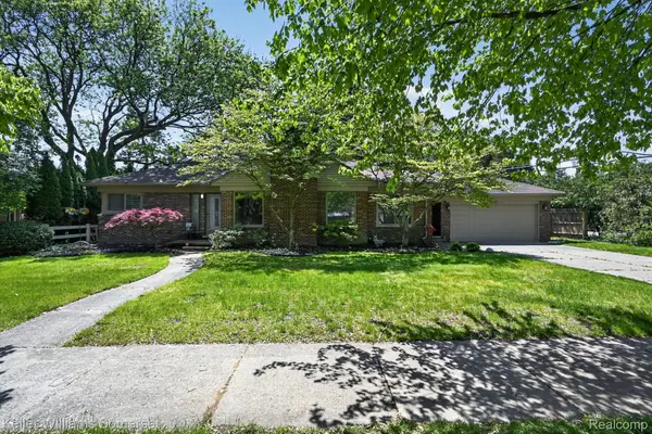 1681 Oxford Road, GrossePointeWoods, MI 48236