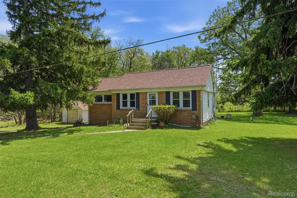 3405 W Coon Lake Road, Howell, MI 48843