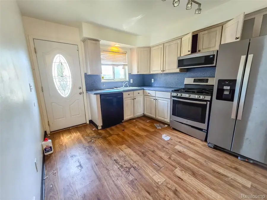 19942 Vernier Road, Harper Woods, MI 48225 - #2