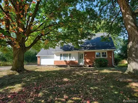 2496 Ketzler Dr, Flint, MI 48507
