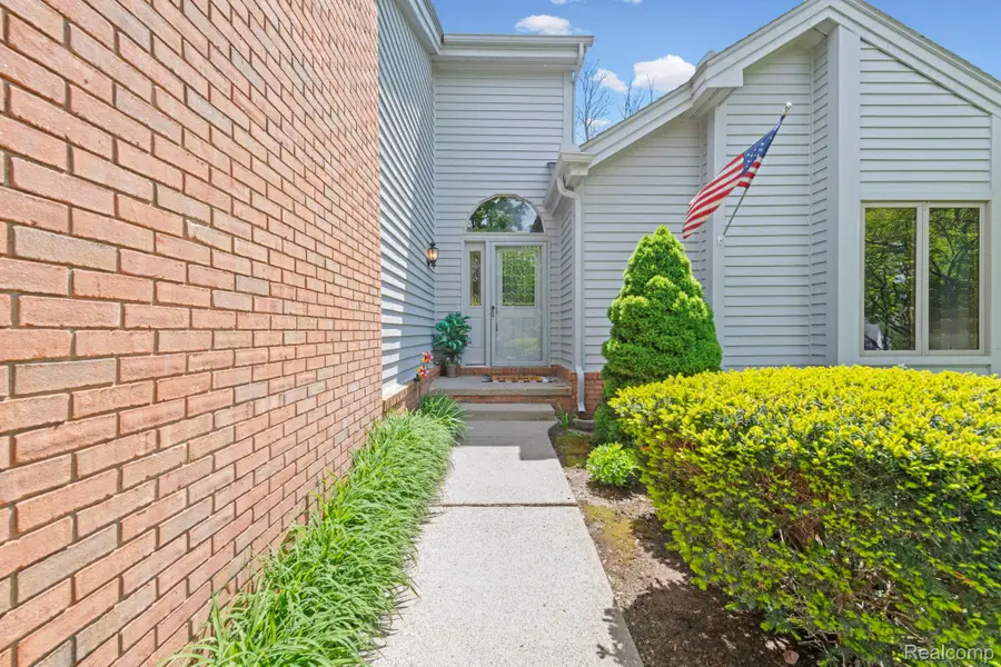 6687 Ridgeview Drive, Clarkston, MI 48346 - #2