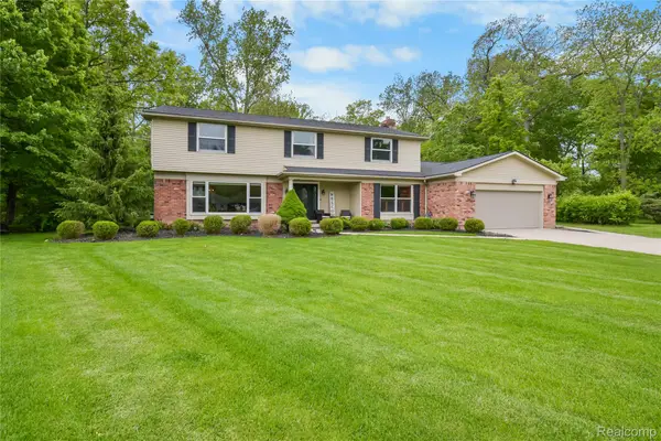 26060 Hidden Lane, GrosseIle, MI 48138