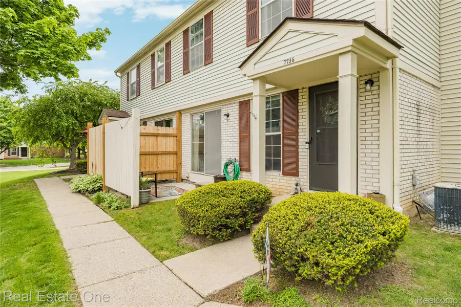 7736 Lake Ridge Drive, Waterford, MI 48327 - #2