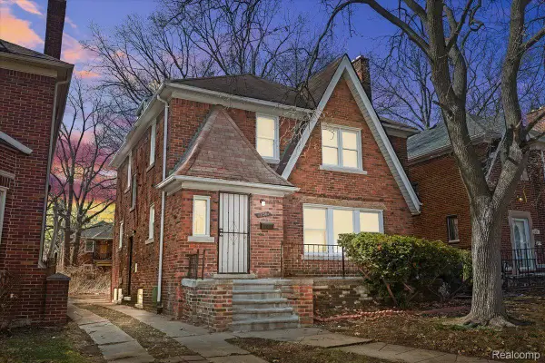 17567 Greenlawn Street, Detroit, MI 48221