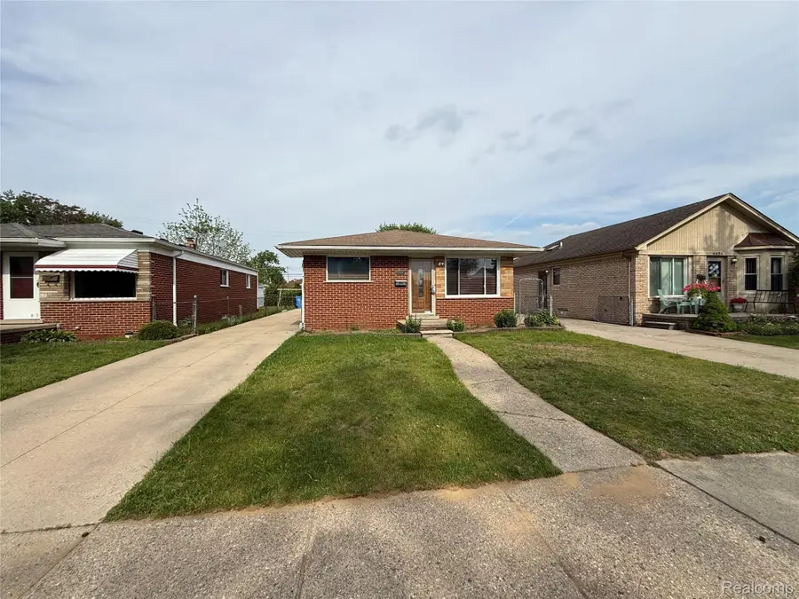 6484 Drexel Street, Dearborn Heights, MI 48127 - #2