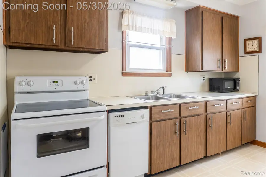 4156 Burns Avenue, Lincoln Park, MI 48146 - #3