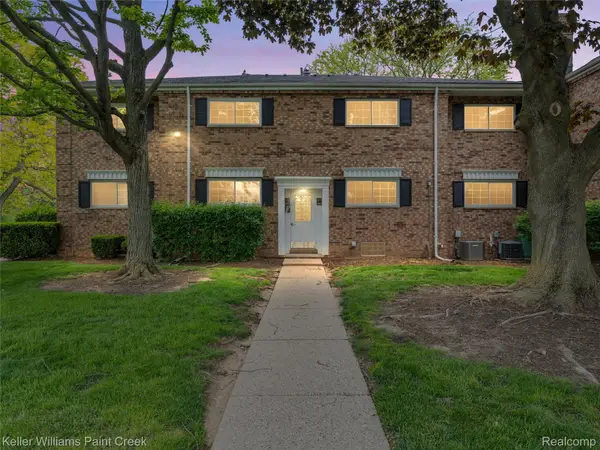 685 E Fox Hills Drive #67, BloomfieldHills, MI 48304