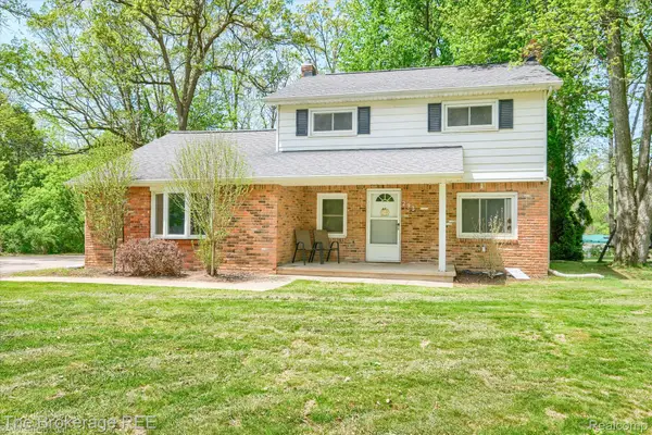 293 Hickory Place Drive, Columbiaville, MI 48421