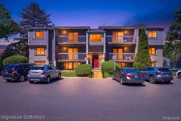 29850 W 12 Mile Road #512, Farmington, MI 48334